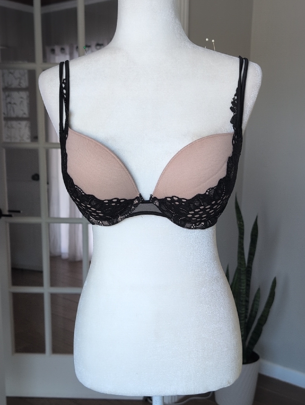 Victoria's Secret Very Sexy Lace Trim Push-Up Bra - Nude/Black 34D